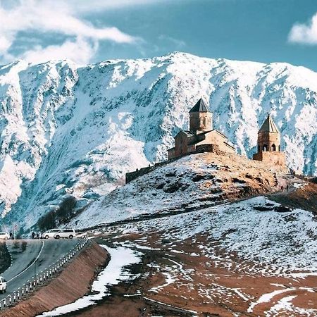 Hotel Golden Star Kazbegi Esterno foto