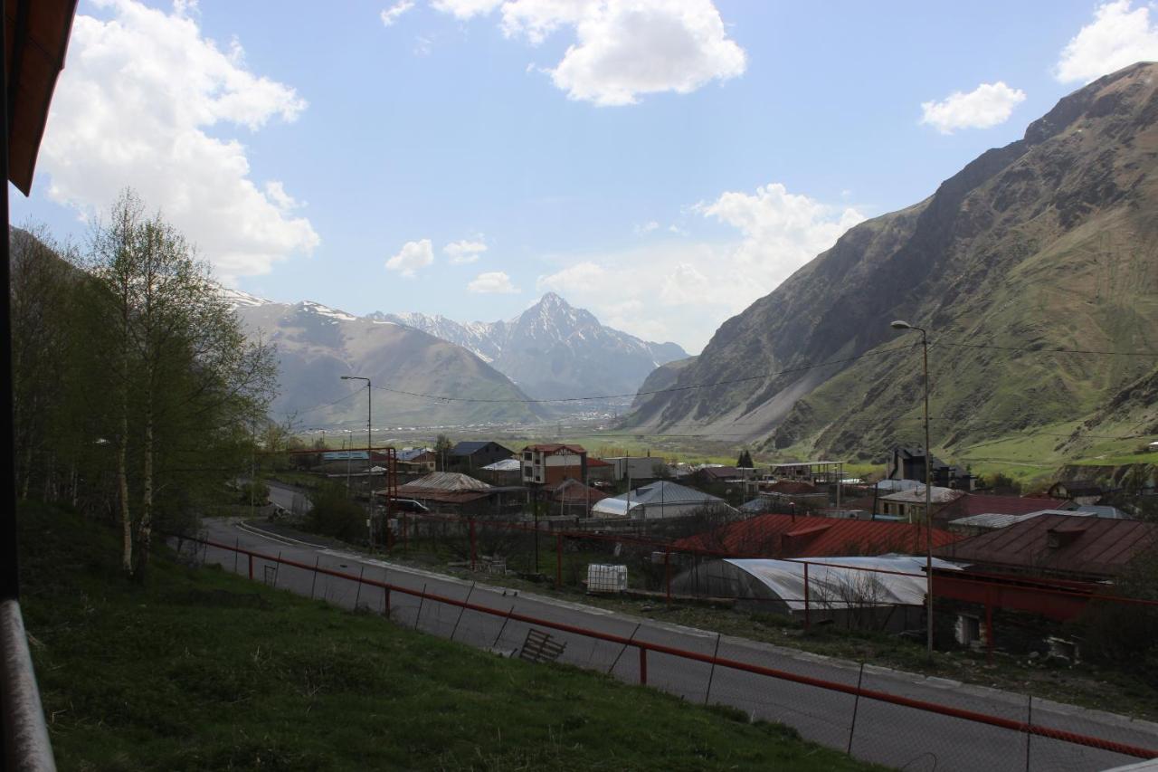 Hotel Golden Star Kazbegi Esterno foto