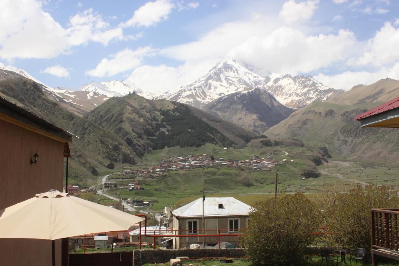 Hotel Golden Star Kazbegi Esterno foto