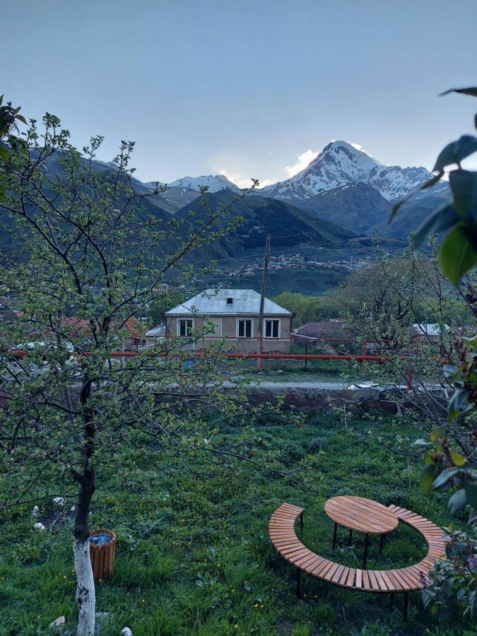 Hotel Golden Star Kazbegi Esterno foto