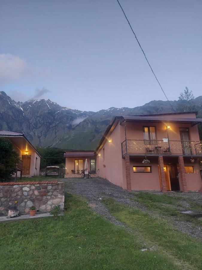 Hotel Golden Star Kazbegi Esterno foto
