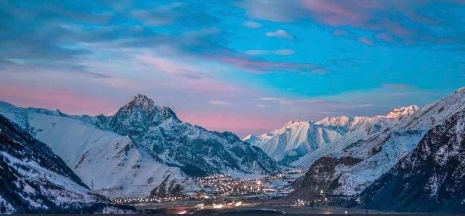 Hotel Golden Star Kazbegi Esterno foto
